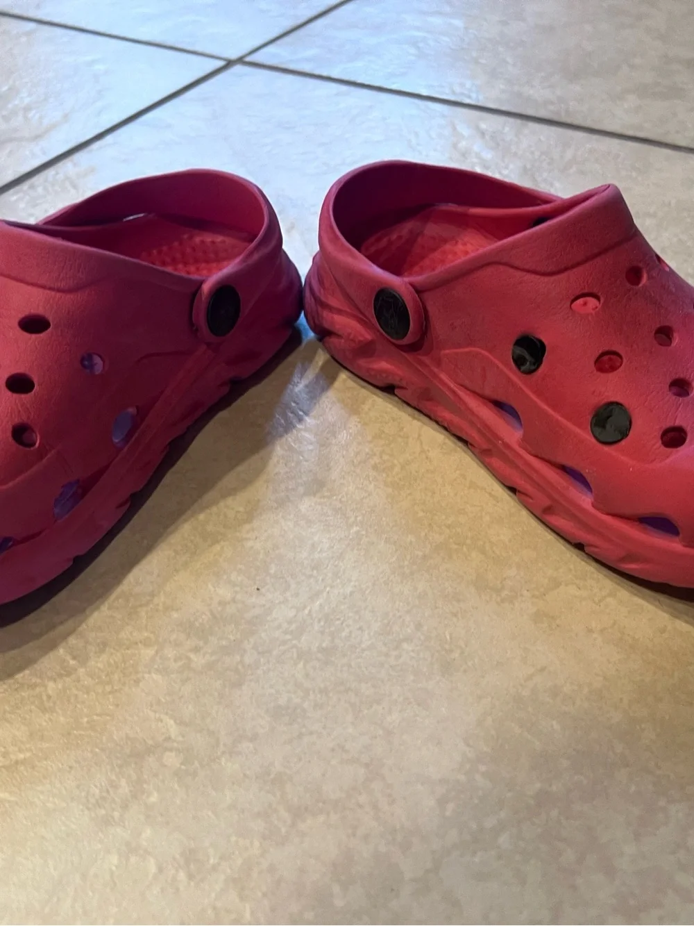 Source Unknown Bright Pink / red Kids Water Clogs with Monster Truck Charm